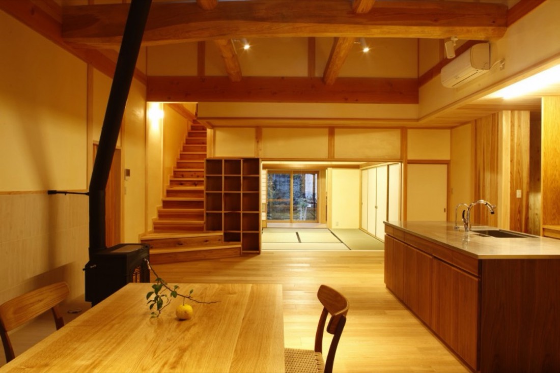 山裾の家 10