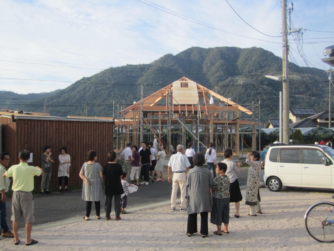 方形屋根の家 15