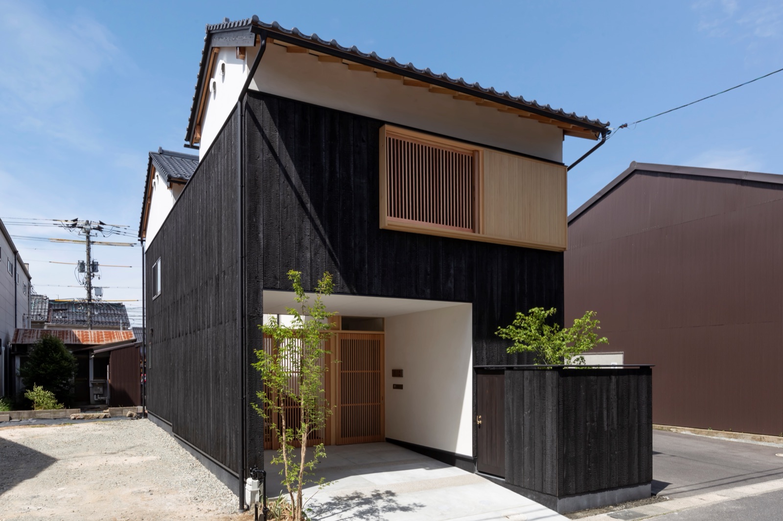 大橋川河畔の家