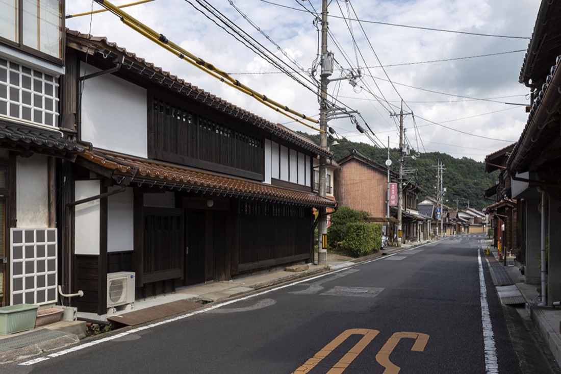 黒の古民家 1